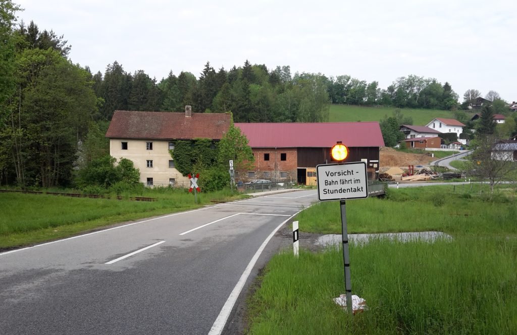 Bahnübergang in Bruckmühle